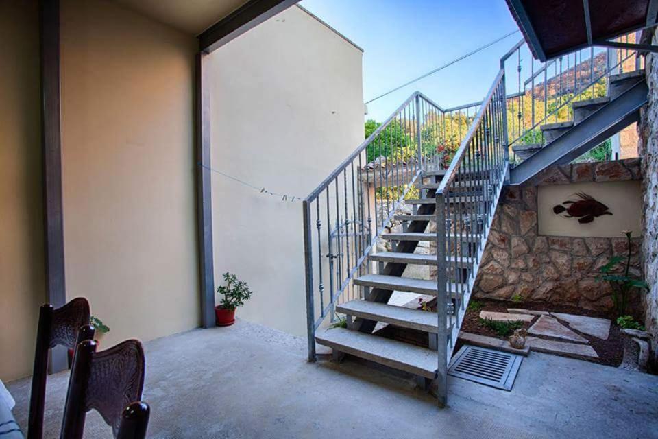 Apartment Domina Vis Exterior foto
