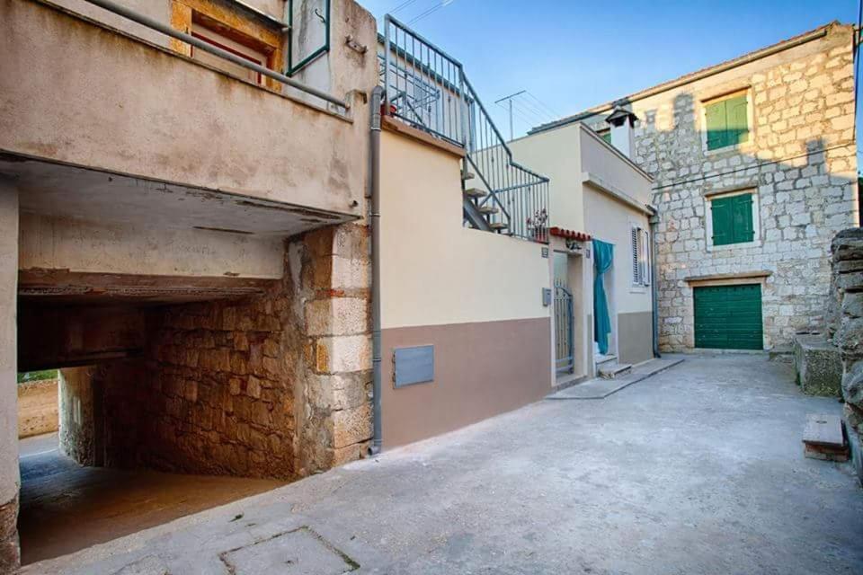 Apartment Domina Vis Exterior foto